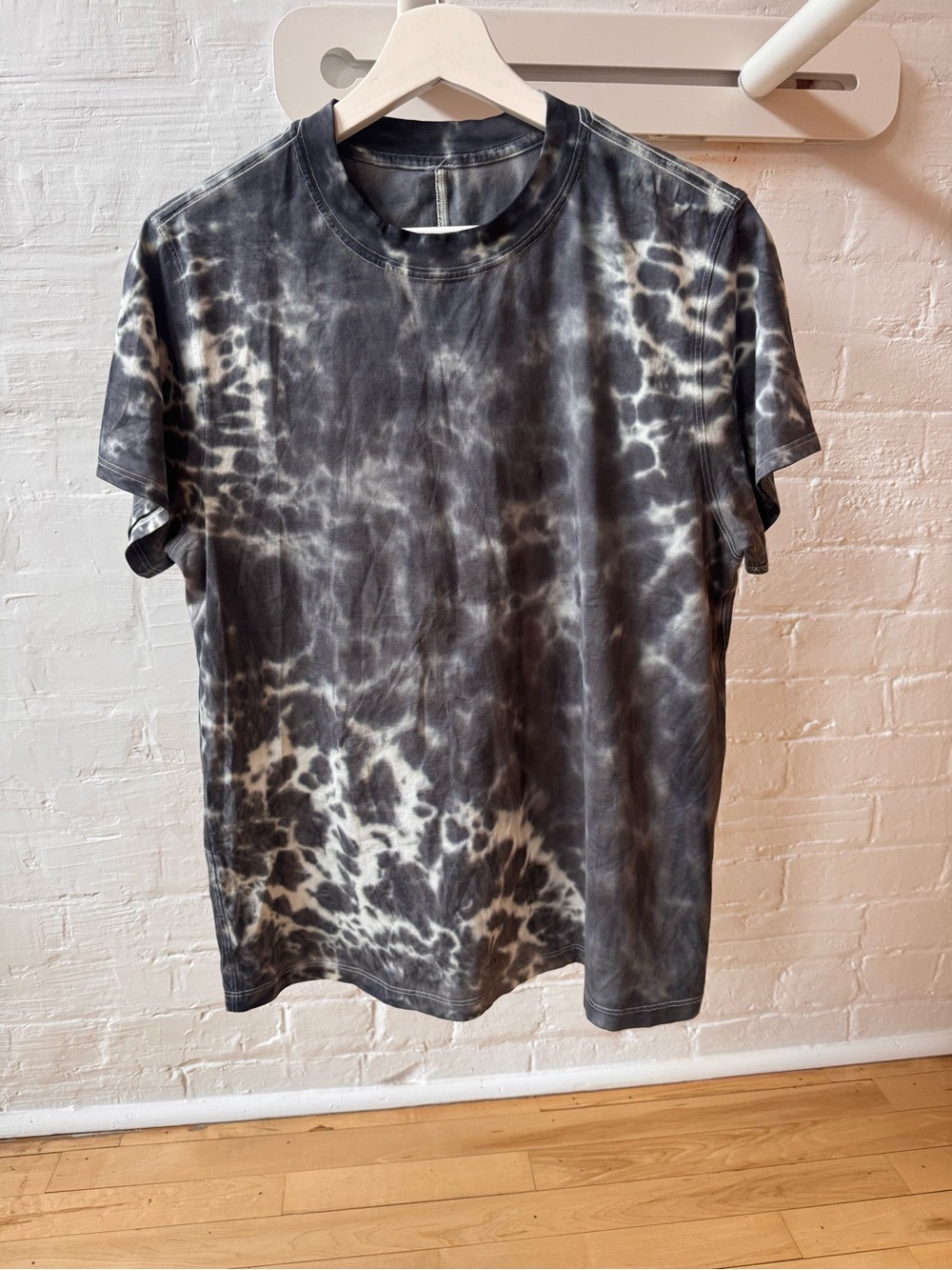 Lululemon size 4 women tshirt